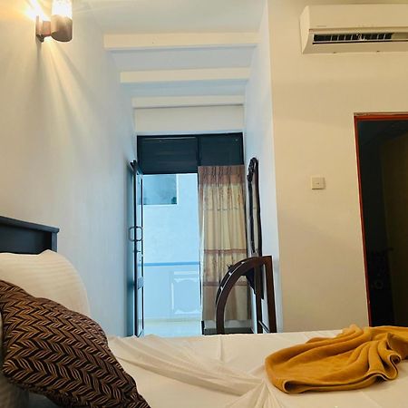 Crystal Wave Holiday Resort Polhena Matara Buitenkant foto