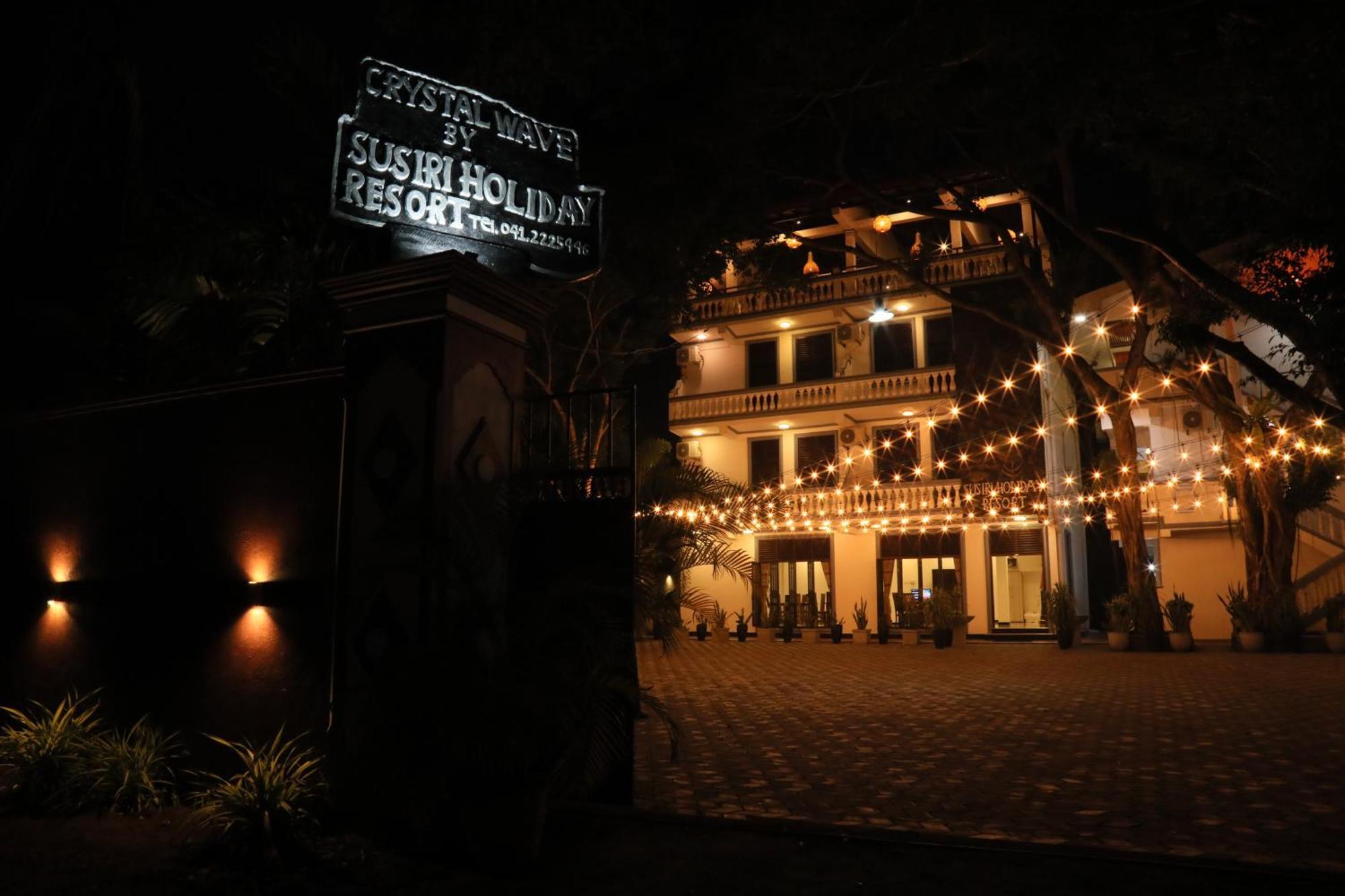 Crystal Wave Holiday Resort Polhena Matara Buitenkant foto