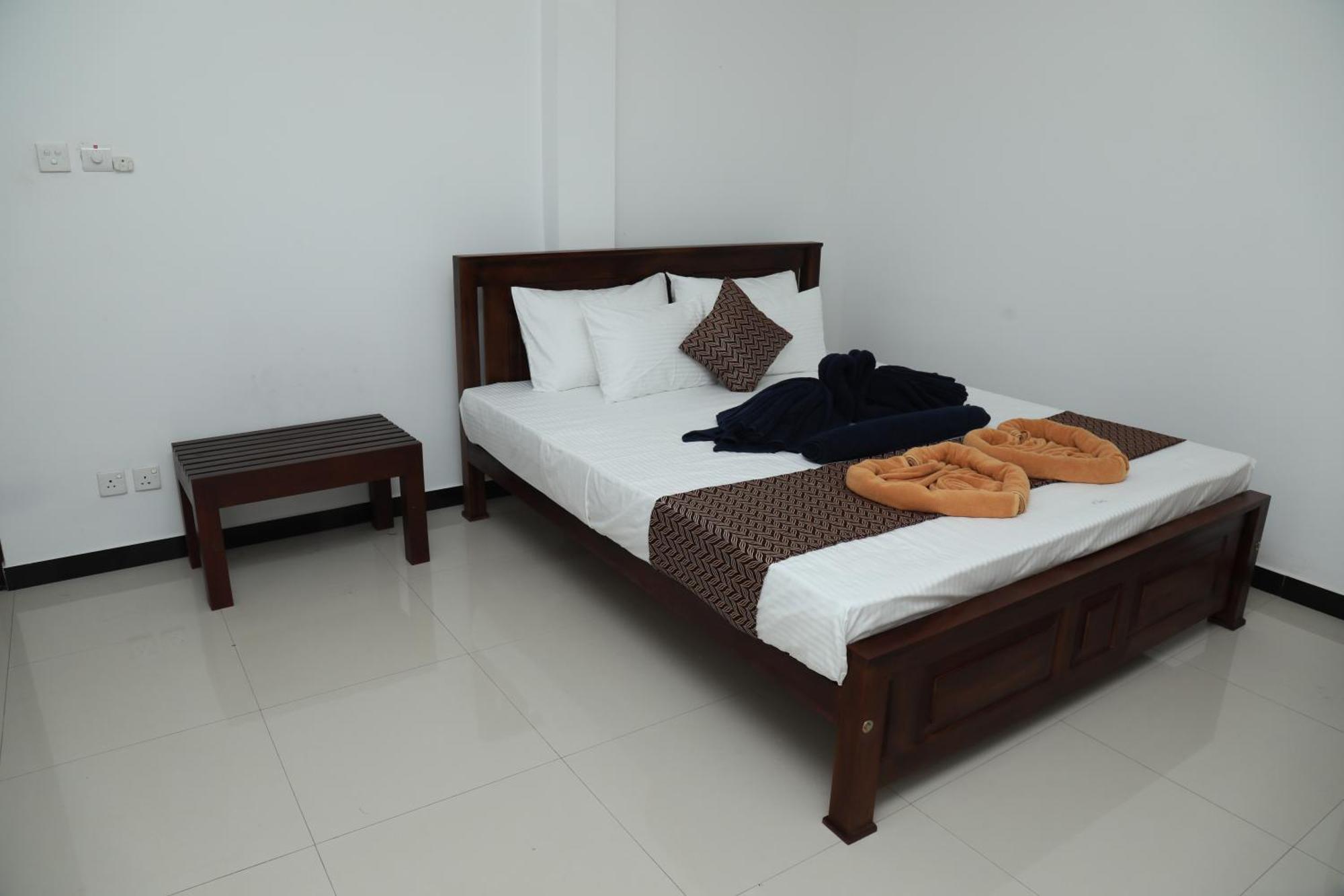 Crystal Wave Holiday Resort Polhena Matara Buitenkant foto