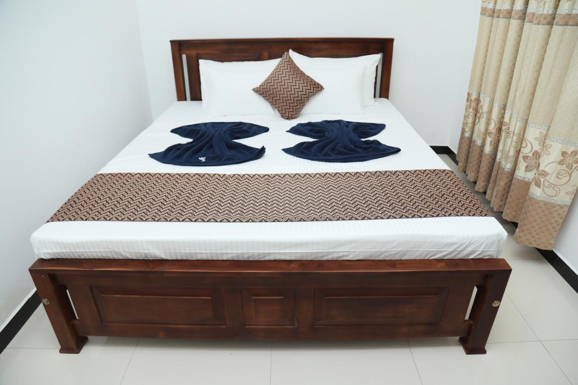 Crystal Wave Holiday Resort Polhena Matara Buitenkant foto