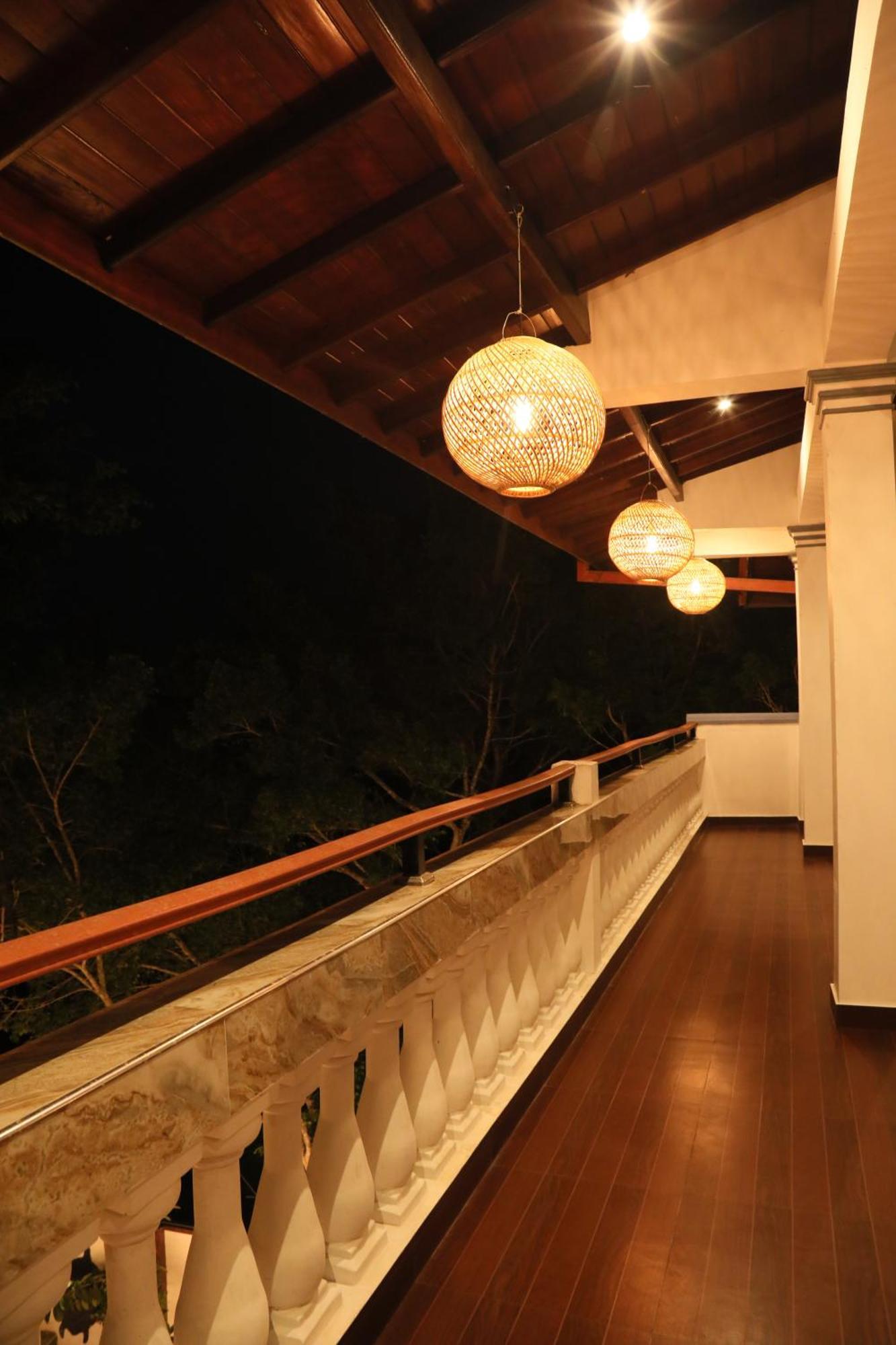 Crystal Wave Holiday Resort Polhena Matara Buitenkant foto