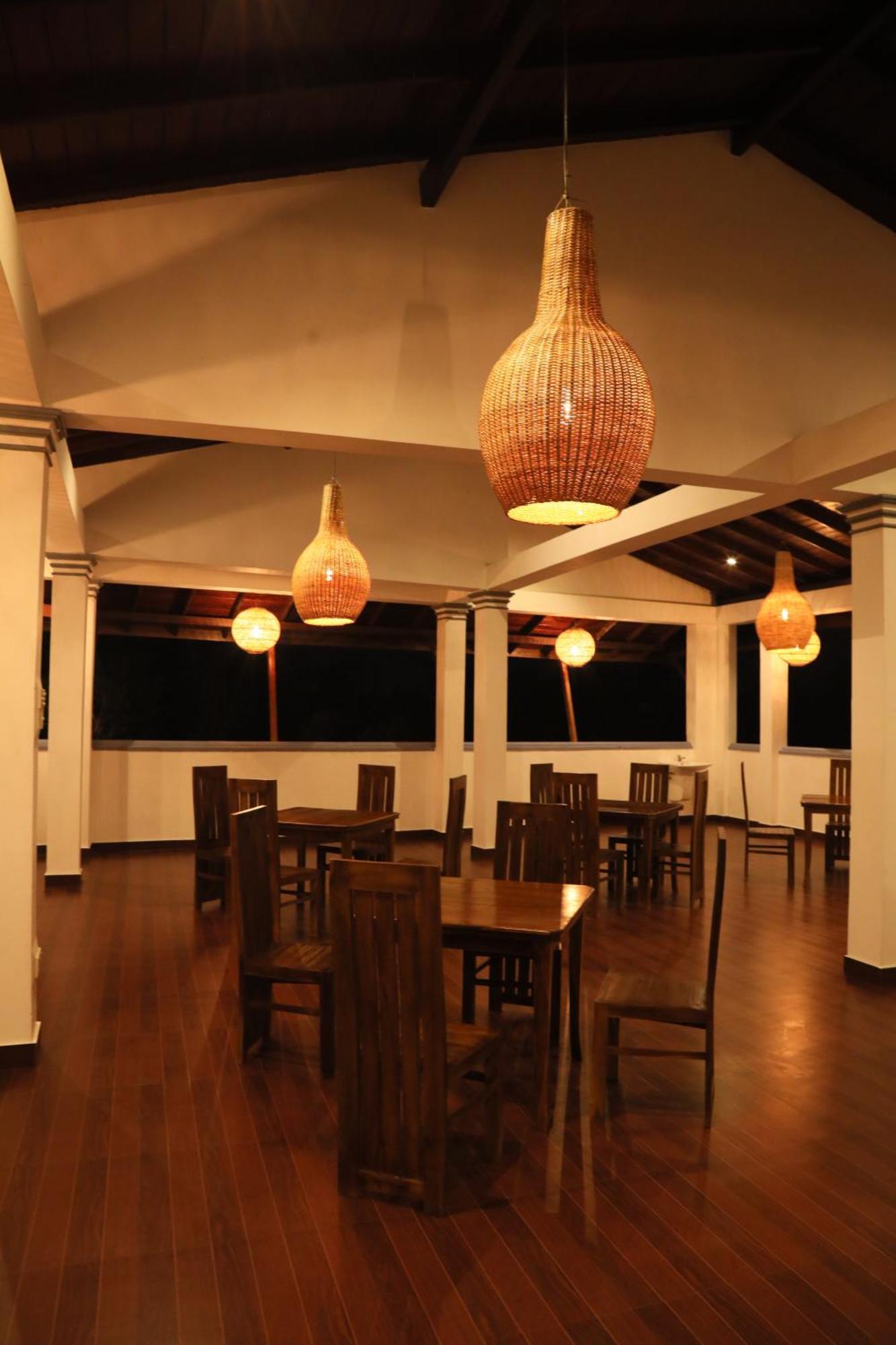 Crystal Wave Holiday Resort Polhena Matara Buitenkant foto