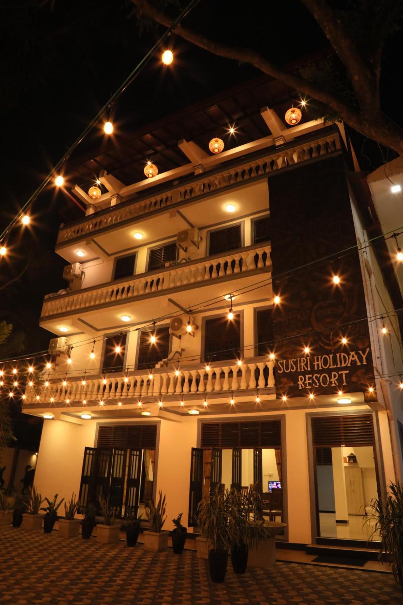 Crystal Wave Holiday Resort Polhena Matara Buitenkant foto