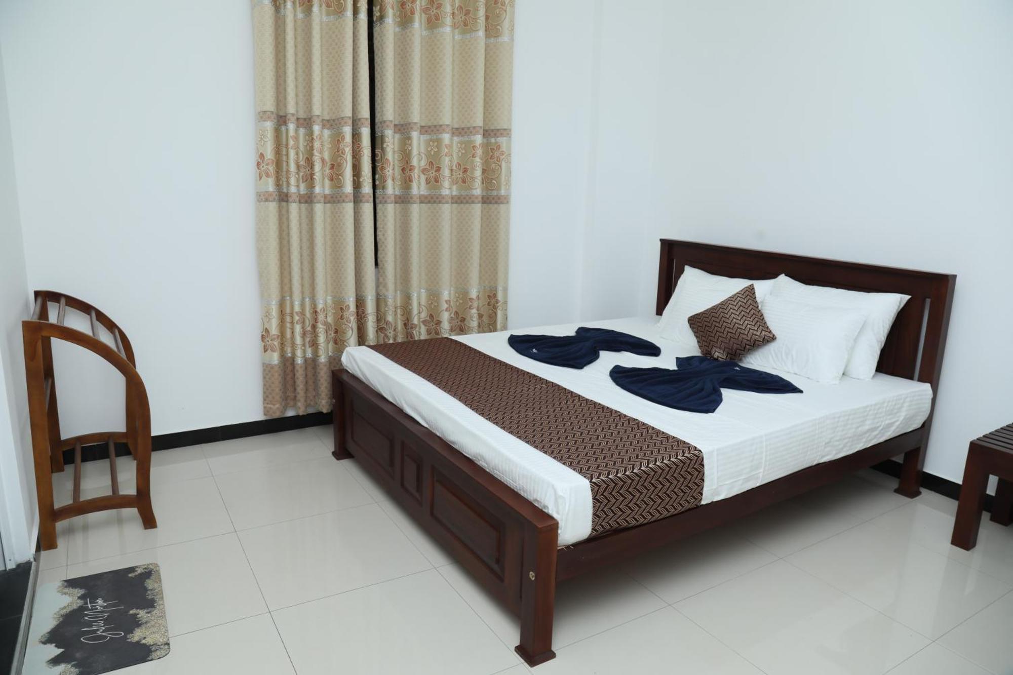 Crystal Wave Holiday Resort Polhena Matara Buitenkant foto