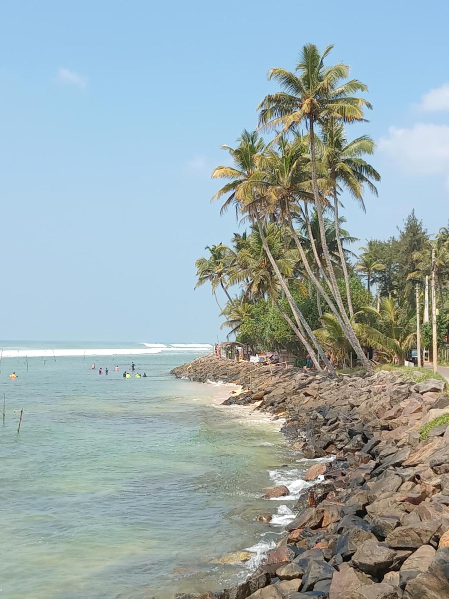 Crystal Wave Holiday Resort Polhena Matara Buitenkant foto
