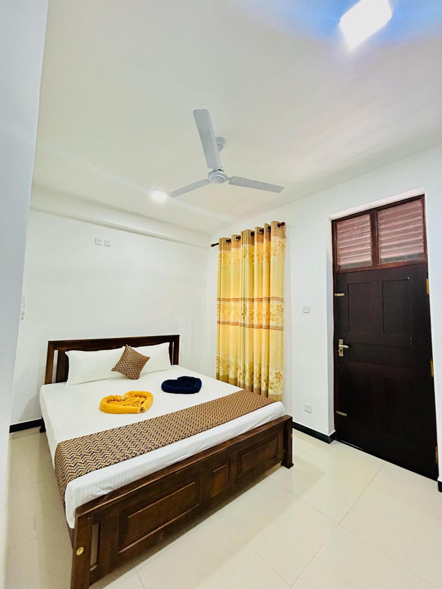Crystal Wave Holiday Resort Polhena Matara Buitenkant foto