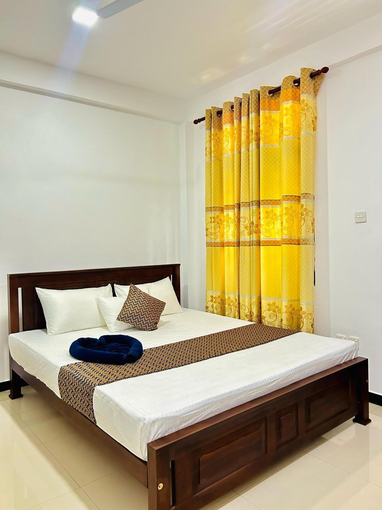 Crystal Wave Holiday Resort Polhena Matara Buitenkant foto