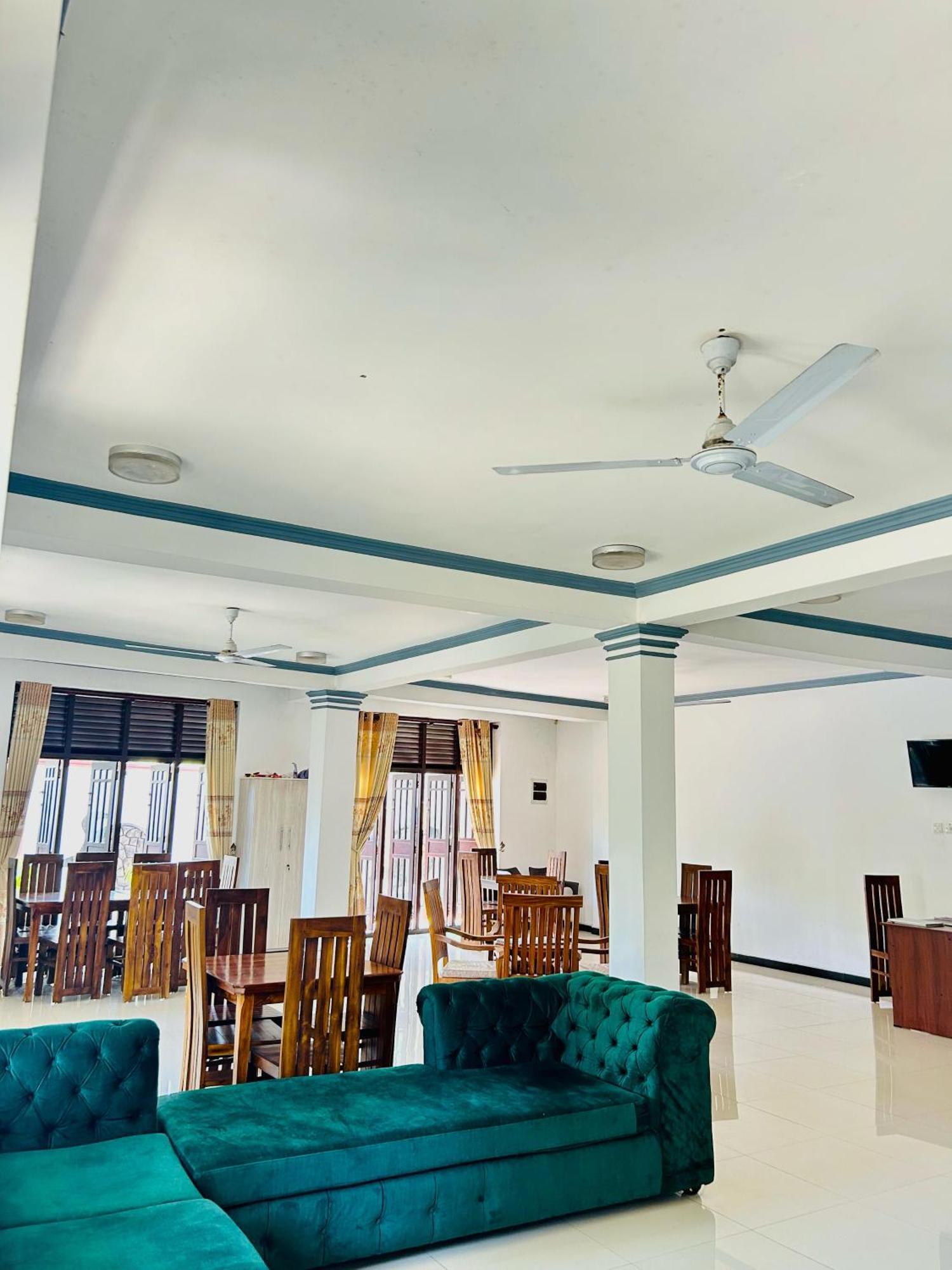 Crystal Wave Holiday Resort Polhena Matara Buitenkant foto