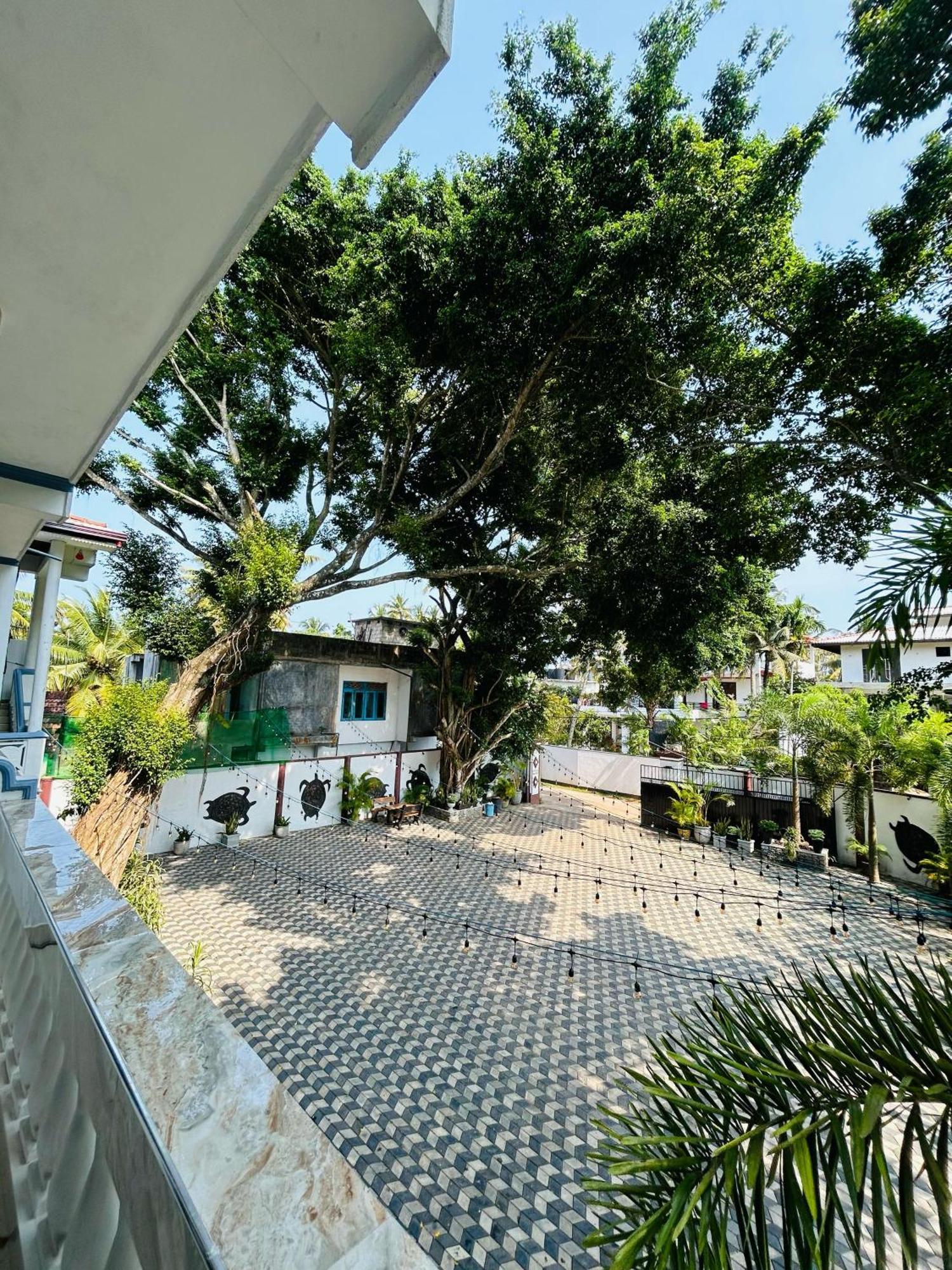 Crystal Wave Holiday Resort Polhena Matara Buitenkant foto