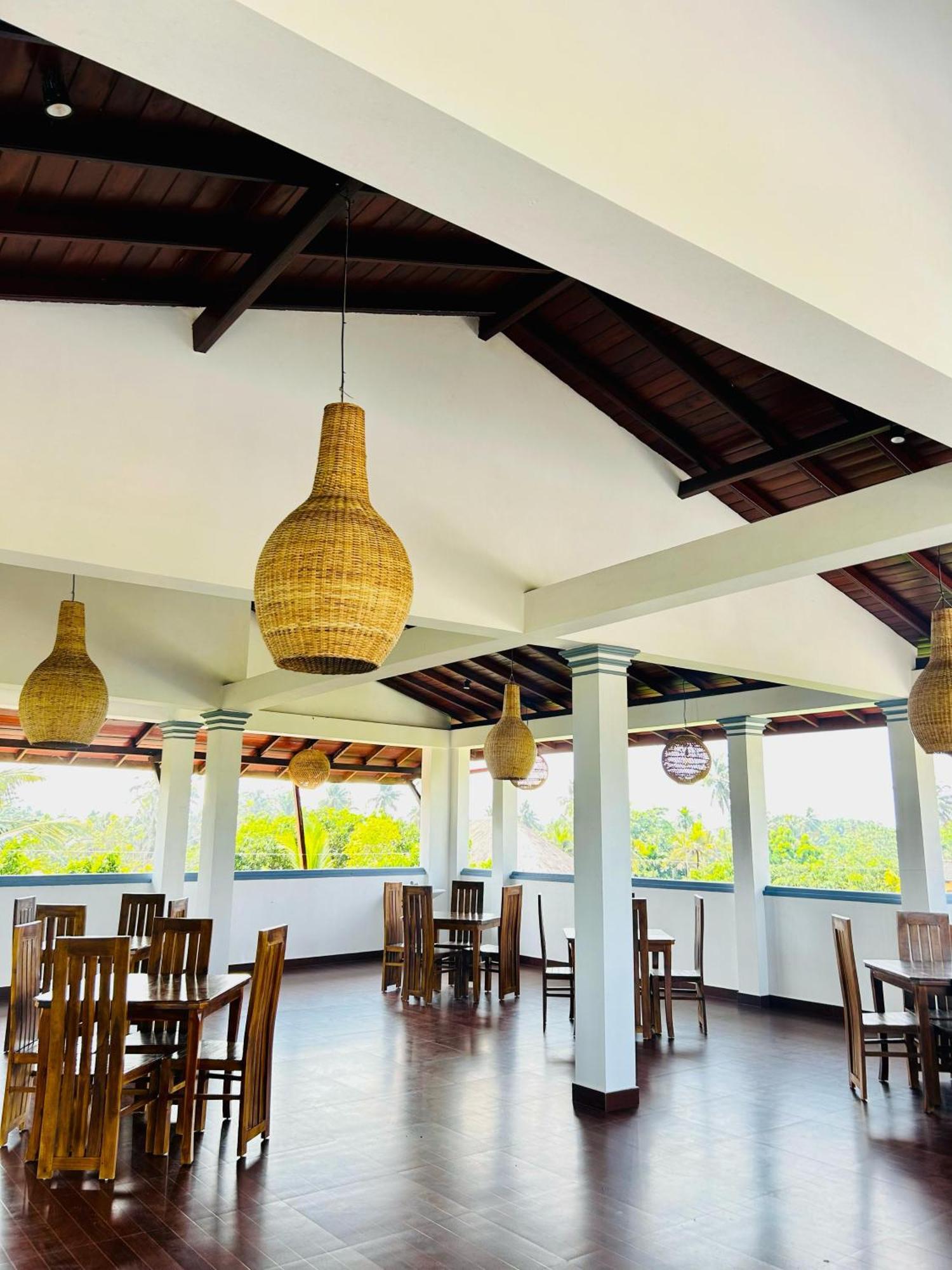 Crystal Wave Holiday Resort Polhena Matara Buitenkant foto